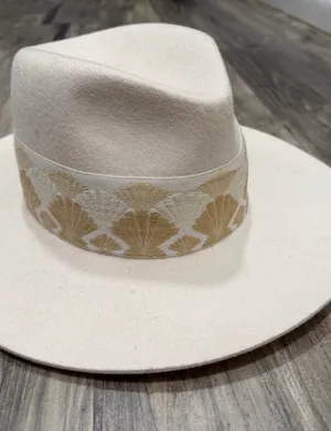 Olive & pique free people cream white brimmed hat fedora with seashells thumbnail 3