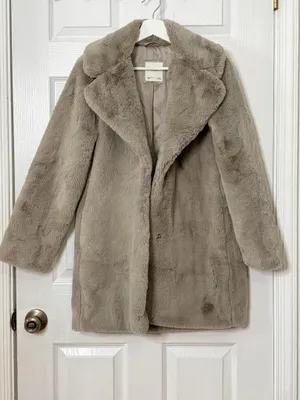 Abercrombie & Fitch Women’s S Gray Faux Fur Teddy Coat Quiet Luxury Cozy Winter thumbnail 4