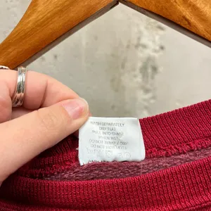 Vintage 90s London England Red Metallic Gold Embroidered Crewneck Sweatshirt XL thumbnail 5