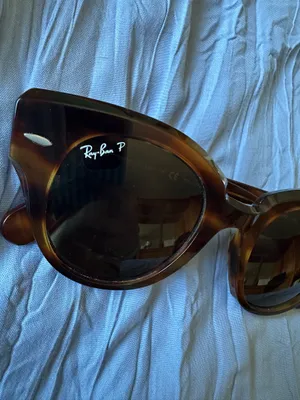 Ray-Ban Sunglasses thumbnail 2