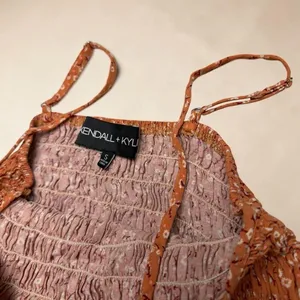 KENDALL + KYLIE Smocked Floral Print Rayon Camisole Peplum Top - Small‎ thumbnail 3