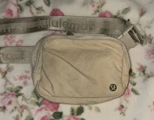 Lululemon Belt Bag thumbnail 1