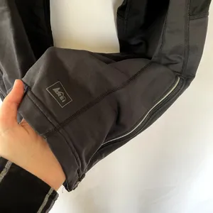 REI black sweatpants women's size M short‎ pockets nylon hiking workout pants thumbnail 3