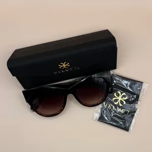 Velvet Eyewear‎ Chelsea Black Tortoise Cat Eye Sunglasses Brown Gradient NIB thumbnail 3