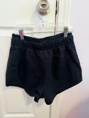 Lululemon Shorts Black thumbnail 2
