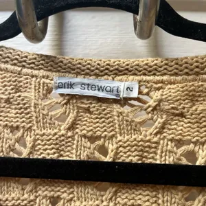 Womens Grannycore Cable Knit Fisherman Vneck Sweater Size 2 Chunky Tan button thumbnail 3