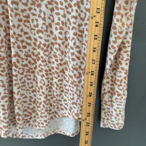 Aerie Women Tan‎ White Cheetah Print Ribbed Waffle Knit Henley Top Long Sleeve M thumbnail 6