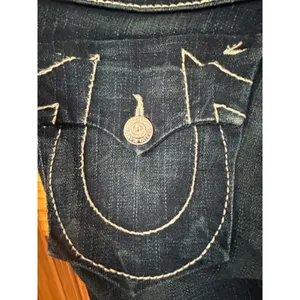 True Religion Dark Wash Jeans Womens Sz28 Dark Wash Big T White Stitching Skinny thumbnail 3