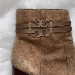 Tory Burch River Rock Suede Lug Sole Block Heel Booties Size 10 thumbnail 4