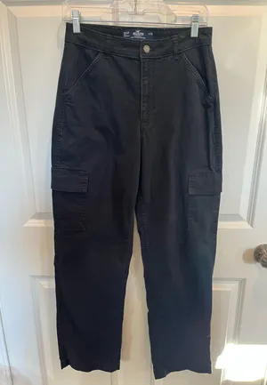 Hollister Black Cargo Ultra High Rise Dad Pants Size 5R / 27R ! thumbnail 1