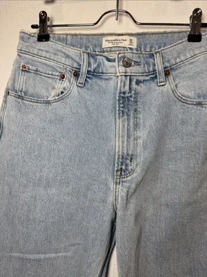 Abercrombie & Fitch Light Wash The 90s Relaxed Jeans High rise size 30 / 10 thumbnail 2