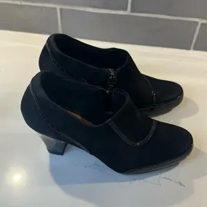 Clarks Artisan Black Suede and Patent Leather Heeled Shoes Classic Size 8 thumbnail 2