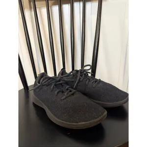 AllBirds black on black classic wool running sneaker size 9 thumbnail 7