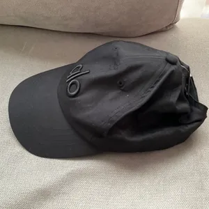 Alo Yoga Off-Duty Cap Black/Black thumbnail 3