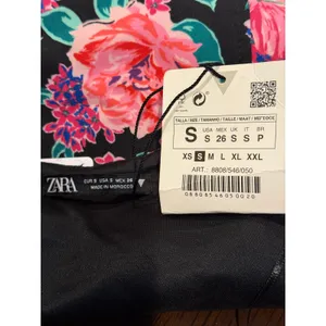NWT ZARA Floral Cropped Top Plunging Neck Puff Half Sleeves S Black Pink Purple thumbnail 9