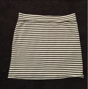 Black & White Striped Stretch Skirt Size XXS thumbnail 4