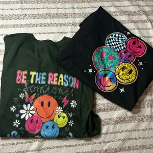 Smiley graphic tees Multiple Size L thumbnail 1