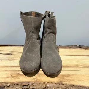 Frye Sarah‎ Shortie Suede Ankle Boots Size 7 B103 thumbnail 4