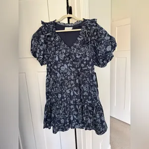 NWT Tuckernuck Hyacinth House Samson Mini Dress New Ruffle Navy‎ Floral Blue thumbnail 2