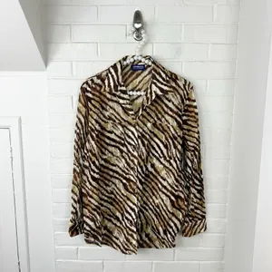 Vintage Liz Claiborne Liz Sport Animal Print Button Down Shirt Size S thumbnail 2
