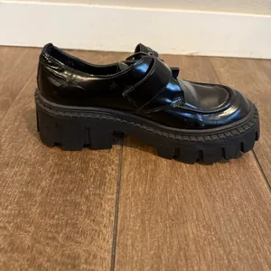 Steve Madden Henna Black Slip on Loafers with Buckle Detail Size 6M‎ thumbnail 9