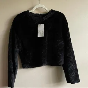 Zara Black faux fur crop sweater NWT‎ thumbnail 1