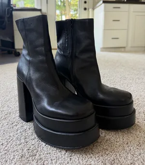 Steve Madden Cobra Platform Boots Black thumbnail 1