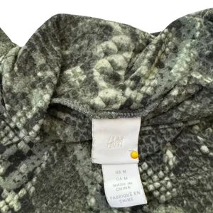 H&M Womens Snakeskin Print Turtleneck Long Sleeve Top Grey Green Medium | 0214 thumbnail 3
