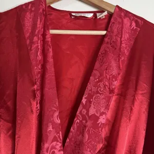 Victorias Secret Robe Womens One Size Red Satin Jacquard Floral Kimono Belted‎ thumbnail 4
