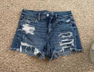 Women’s American Eagle Mom Shorts thumbnail 1