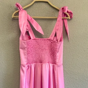 Show Me Your MuMu Garden Pink Midi Dress‎ in Pink Luxe Satin Size Medium thumbnail 2