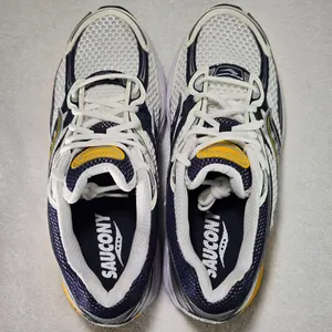 Saucony ProGrid Omni 9 White Navy Yellow Unisex Sneakers Size 9 NWOT thumbnail 2