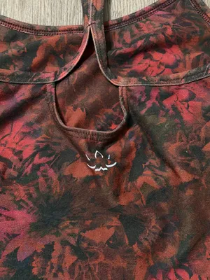 Beyond Yoga red/black floral print crop top thumbnail 3