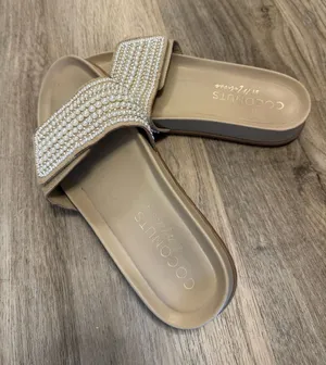 Matisse Pearl Slides thumbnail 1