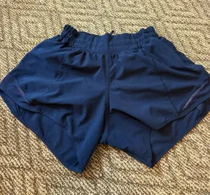Lululemon 4inch hotty hot thumbnail 1