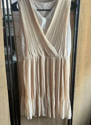 Stylish Cream Pleated Dress Size 6 thumbnail 1