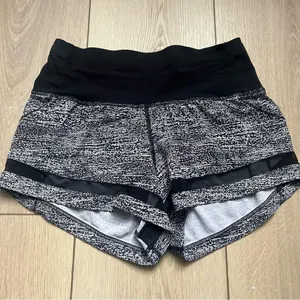 Lululemon Pace Perfect Shorts 3" Air Time White Black Size 4 thumbnail 5