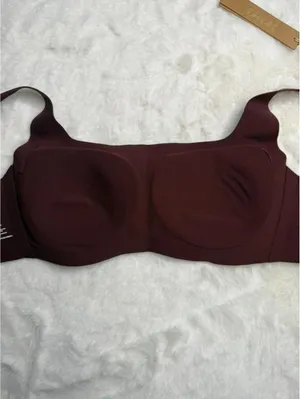 SKIMS Seamless Scoop Neck Bra Oxblood Small NWT Discontinued Color thumbnail 6