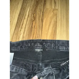 American Eagle Women's 6‎ Short Black Super Hi-Rise Jegging Dream Stretch Jeans thumbnail 2