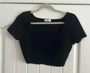 Aritzia Babaton Black Top thumbnail 1