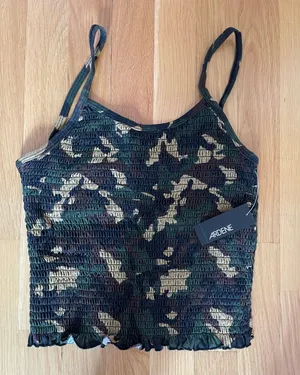 Camo Crop Top Multiple Size M thumbnail 1
