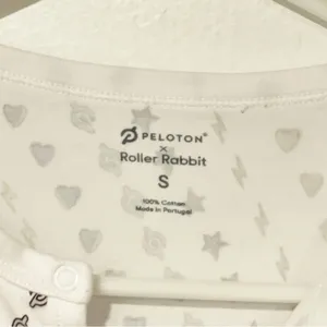 Roller‎ Rabbit X Peloton Size Small White Printed Henley Pajama Top thumbnail 3