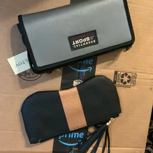 NWT‎ fashion wallet and wristlet thumbnail 1