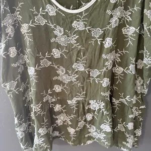 Olive Green Floral Embroidered Peplum Babydoll Top‎ Short Sleeve Boho Peasant thumbnail 3