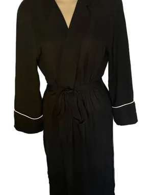 Have Elegant Black Robe with White Accents Size L thumbnail 1