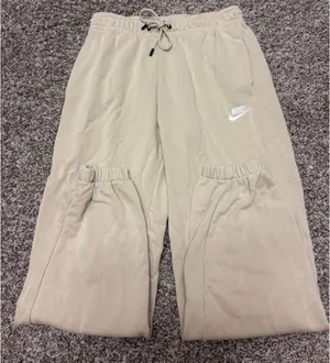 Women’s Nike Jogger Sweatpants thumbnail 1