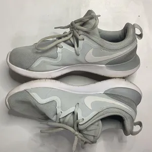 Nike Tessen Women’s Walking Casual Gray White Shoes Sneakers S-140 Size 7.5 thumbnail 5