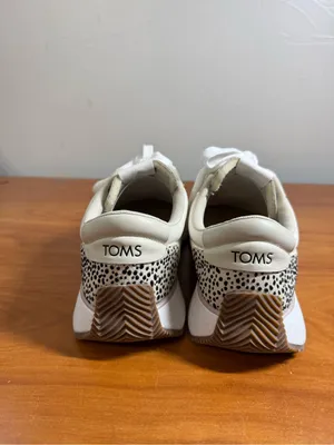 Toms Wyndon Lace Up Jogger Sneaker Shoe Cream with Leopard Accent W9 thumbnail 3
