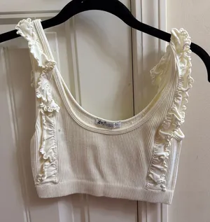 Zara crop top cream  thumbnail 1