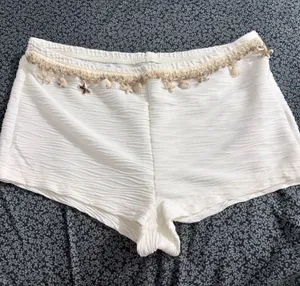 White Shein Shorts shells waistband thumbnail 1